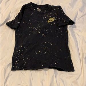 Black and gold Nike tee